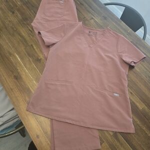 Figs Women's Mauve Scrub Set